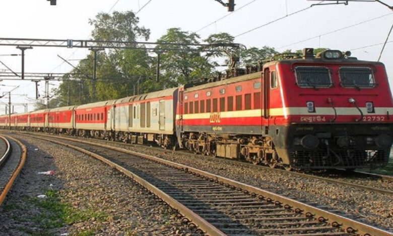 मिडिल क्लास और गरीबों को बड़ी राहत, अब ट्रेनों में 78% सीटें होंगी नॉन एसी | 78 Percent seats in trains will be non AC Indian Railways announced